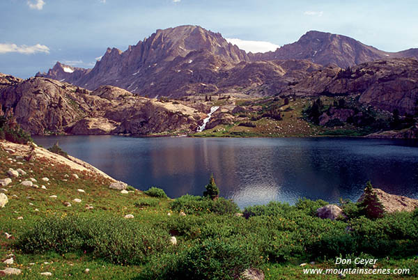 Picture of Fremont Peak above Island Lake