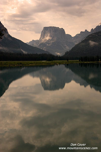 Picture of Square Top Mountain reflected in Lower Green River Lake