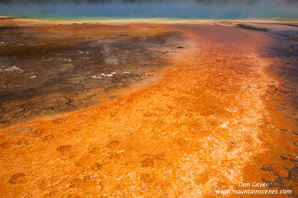 Image of Grand Prismatic Spring, Yellowstone National Park.
