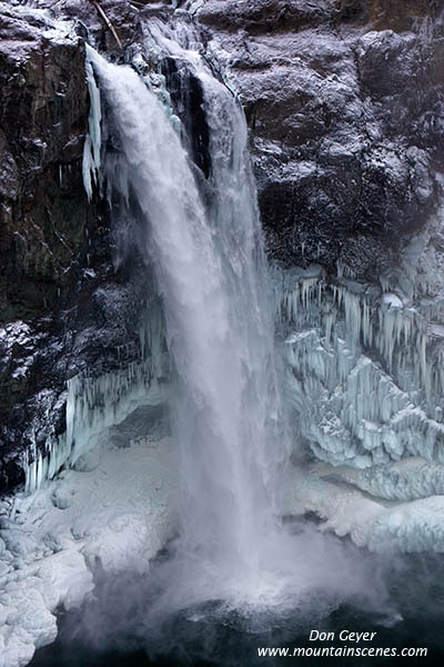 Image of Snoqualmie Falls in winter