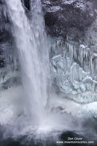 Image of Snoqualmie Falls in winter