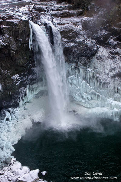 Image of Snoqualmie Falls in winter