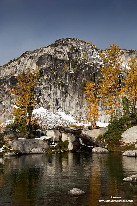 Image of Enchantment Lakes, Sprite Lake, fall larch