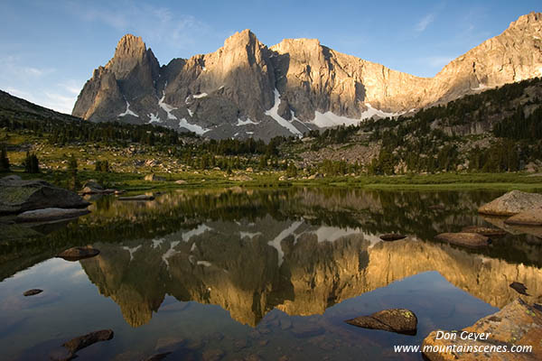 Picture of Cirque of the Towers reflected in Lonesome Lake