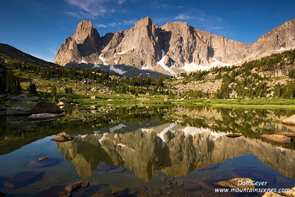 Picture of Cirque of the Towers reflected in Lonesome Lake