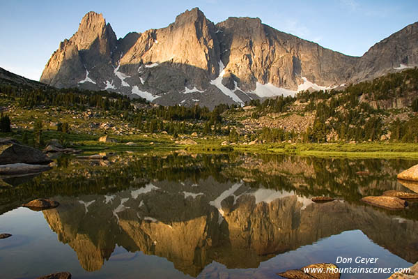 Picture of Cirque of the Towers reflected in Lonesome Lake