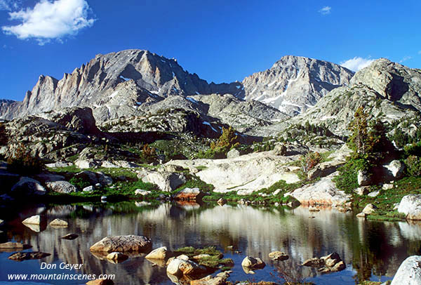 Picture of Fremont Peak above Island Lake.