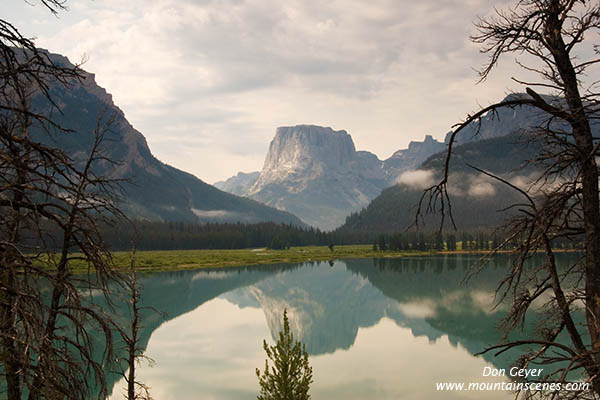 Picture of Square Top Mountain reflected in Lower Green River Lake