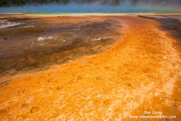 Image of Grand Prismatic Spring, Yellowstone National Park.