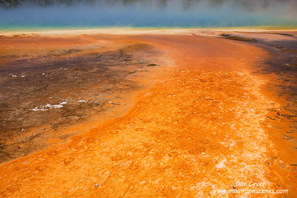 Image of Grand Prismatic Spring, Yellowstone National Park.