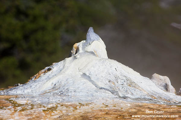 Image of Orange Spring Mound, Mamoth Hot Springs, Yellowstone National Park.